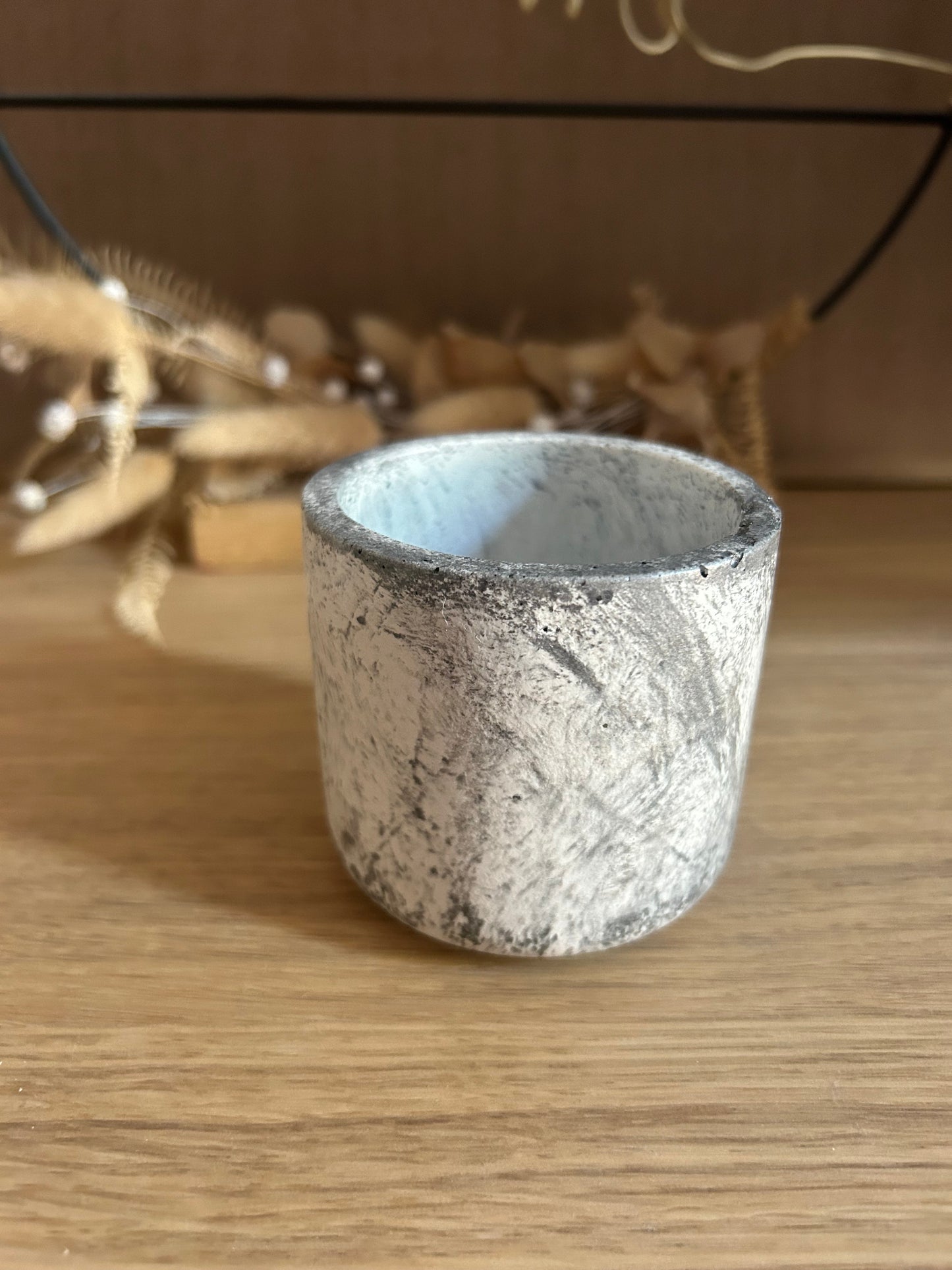 Pot design blanc et gris métallique